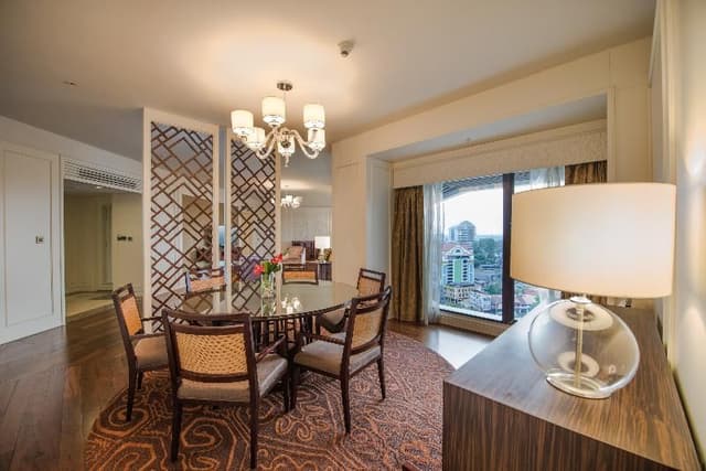 SUITE KING SIZE BED