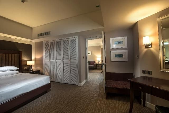 SUITE KING SIZE BED