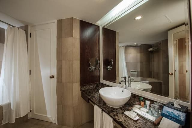 SUITE KING SIZE BED
