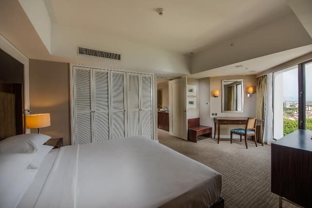 SUITE KING SIZE BED