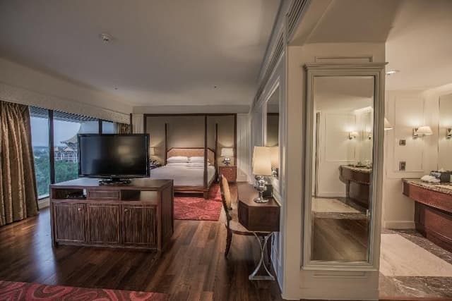 SUITE KING SIZE BED