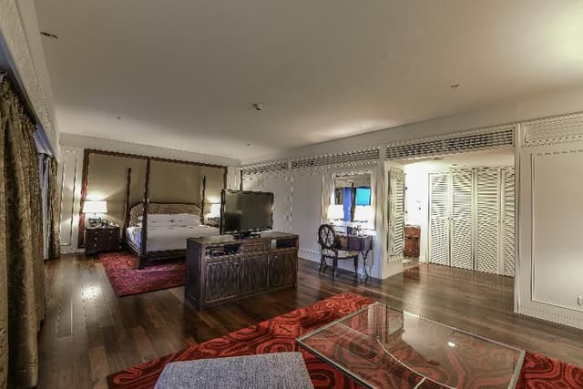 SUITE KING SIZE BED