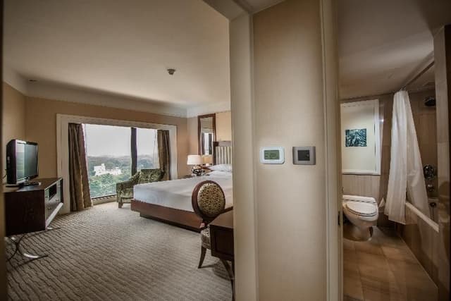 SUITE KING SIZE BED