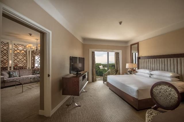 SUITE KING SIZE BED
