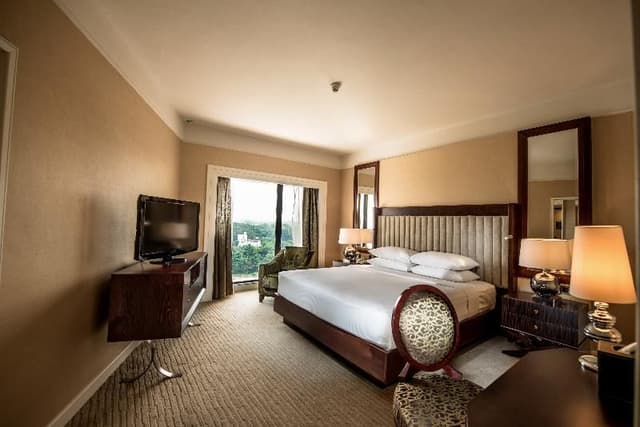 SUITE KING SIZE BED