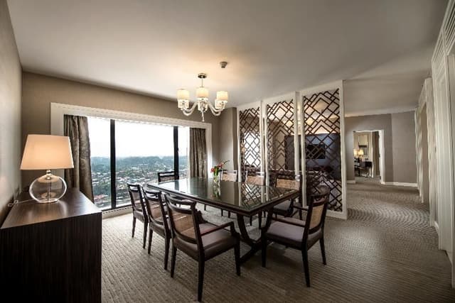SUITE KING SIZE BED