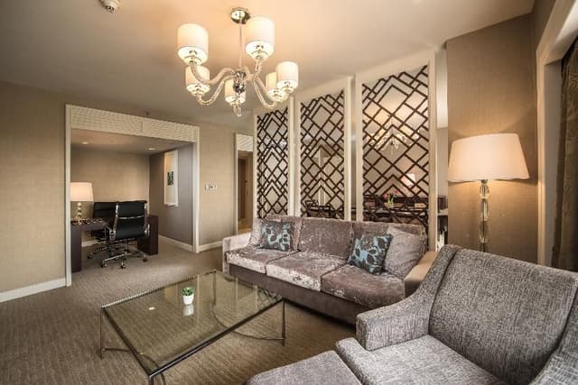 SUITE KING SIZE BED
