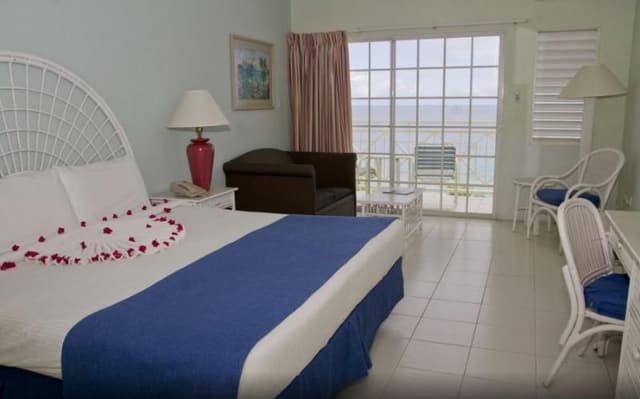 TRIPLE SEA VIEW