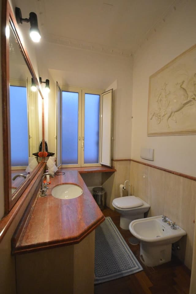 TRIPLE WITH SHARED BATHROOM