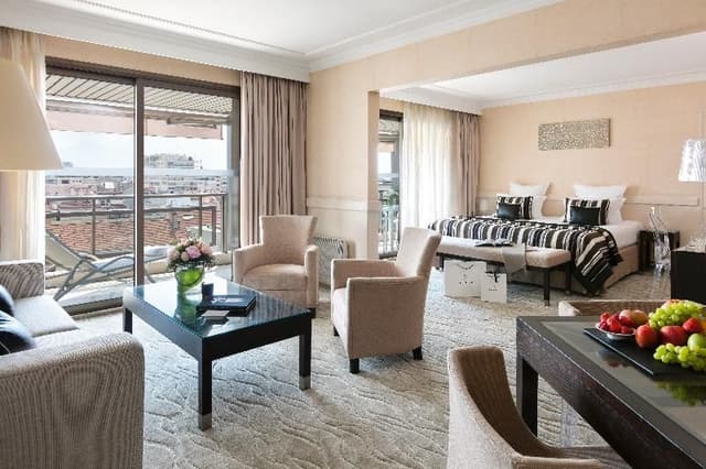 SUITE DELUXE WITH TERRACE