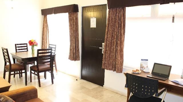 JUNIOR SUITE KING SIZE BED