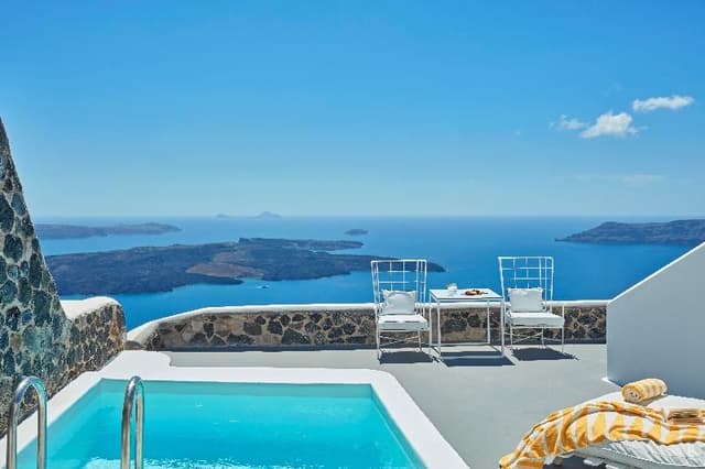 SUITE WITH PRIVATE POOL