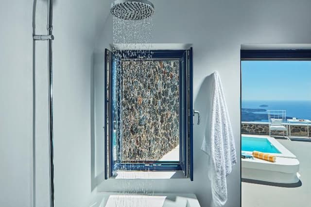 SUITE WITH PRIVATE POOL