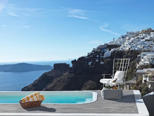 CAVE SEA VIEW