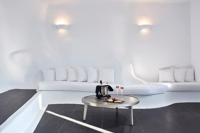 SUITE WITH PRIVATE POOL