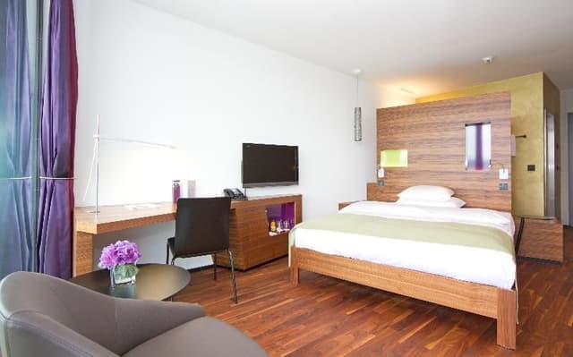DOUBLE SUPERIOR QUEEN BED