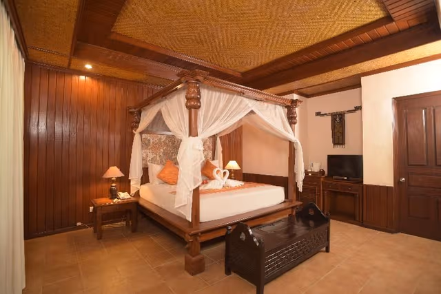 FAMILY ROOM TWO BEDROOMS