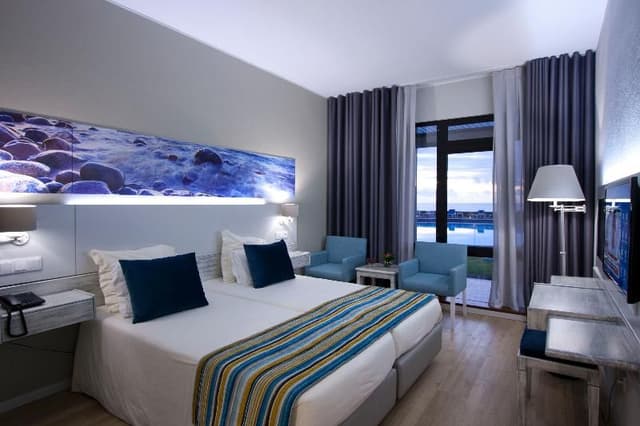 SINGLE SEA VIEW