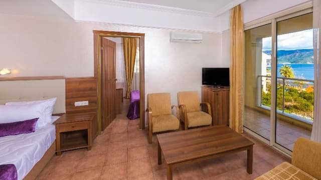 FAMILY ROOM CONNECTING ROOM