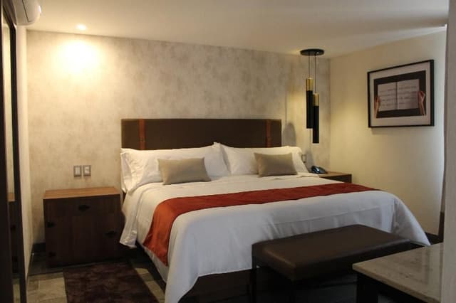 SUITE KING SIZE BED