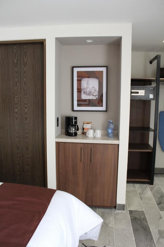 SUITE KING SIZE BED