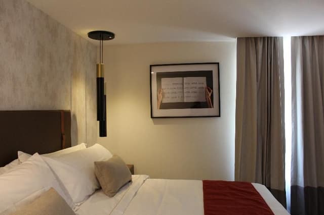 SUITE KING SIZE BED