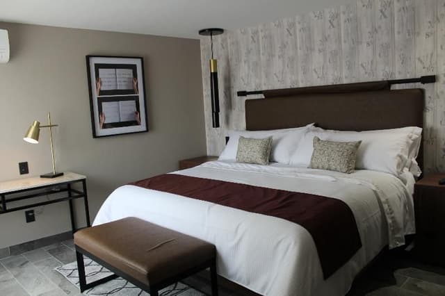 SUITE KING SIZE BED