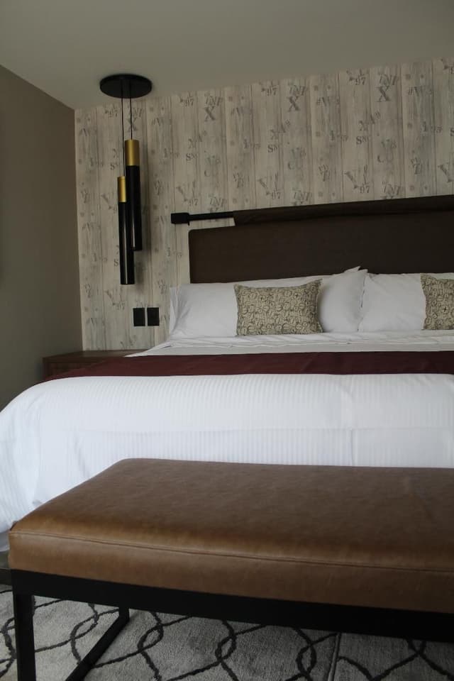 SUITE KING SIZE BED