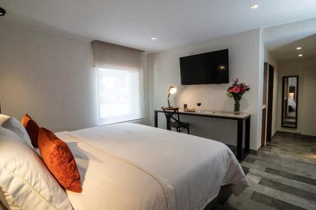 SUITE KING SIZE BED