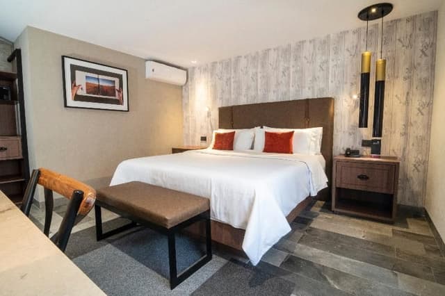 SUITE KING SIZE BED