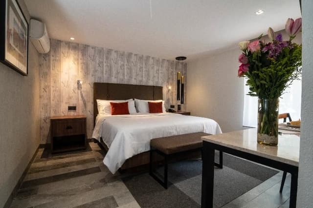 SUITE KING SIZE BED