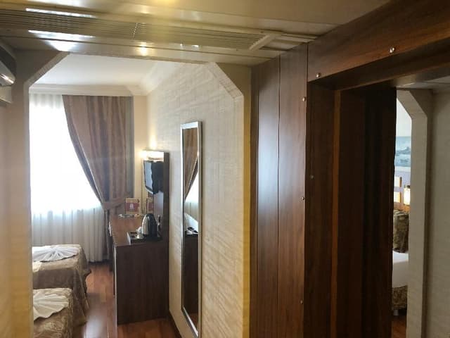 FAMILY ROOM CONNECTING ROOM