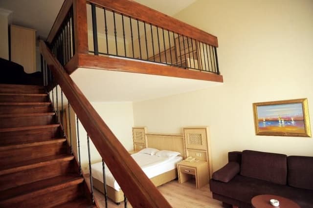 FAMILY ROOM DUPLEX
