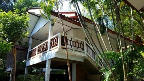 Bungalow with Lake View