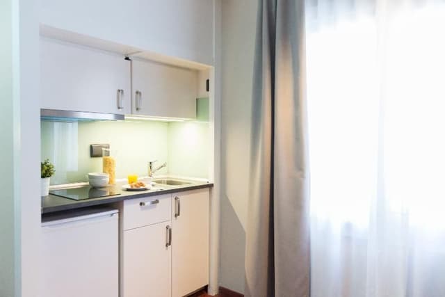 DOUBLE WITH KITCHENETTE
