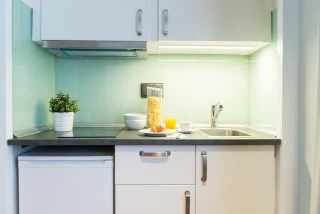 DOUBLE WITH KITCHENETTE