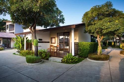 Deluxe Bungalow with Garden View