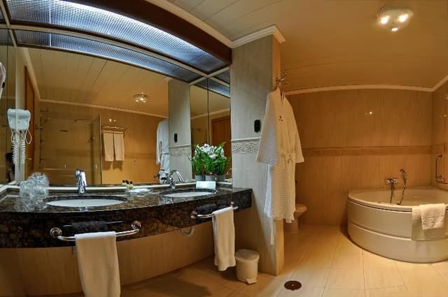 SUITE ONE BEDROOM