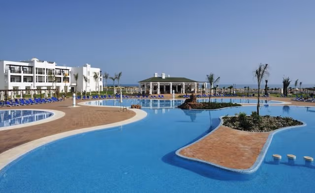 DOUBLE SINGLE USE POOL VIEW