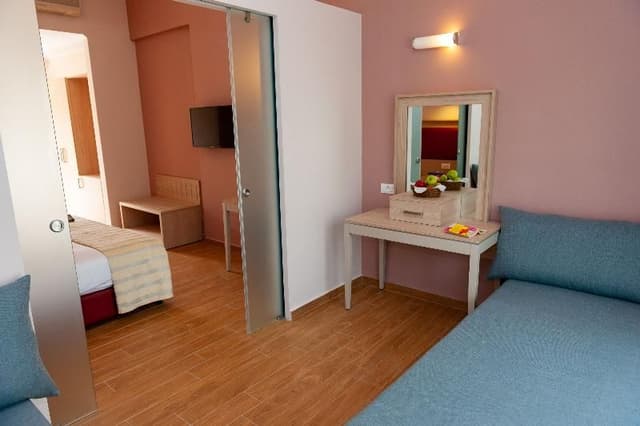 FAMILY ROOM CAPACITY 4 TWO BEDROOMS