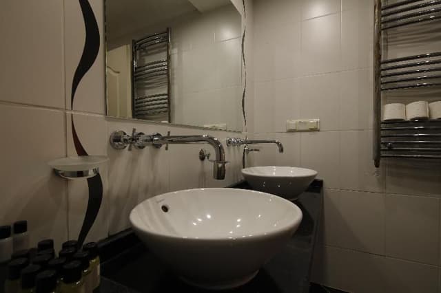 SUITE WITH JACUZZI