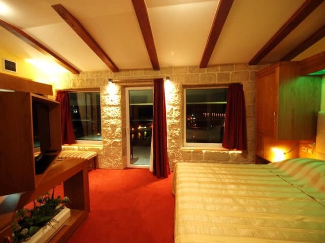 DOUBLE SINGLE USE SEA VIEW WITH BALCONY