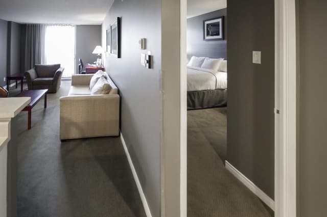 SUITE KING SIZE BED