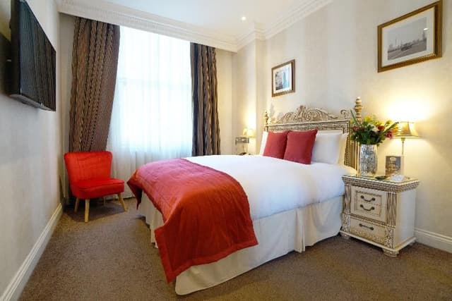 DOUBLE QUEEN SIZE BED