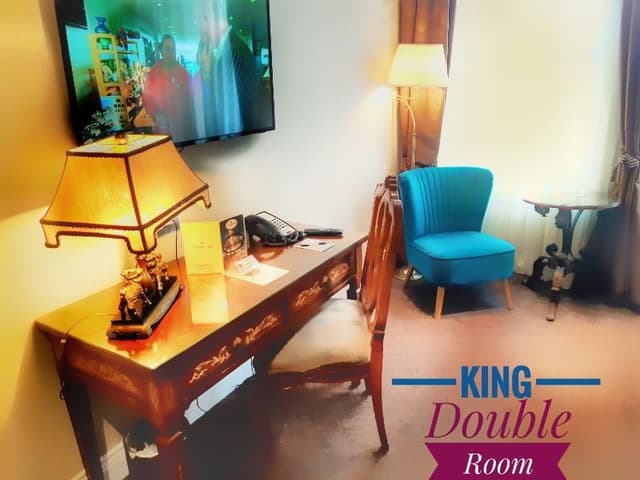 DOUBLE KING SIZE BED