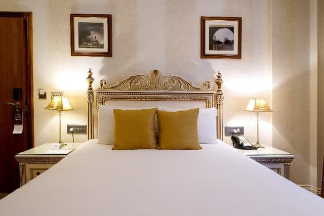 DOUBLE QUEEN SIZE BED