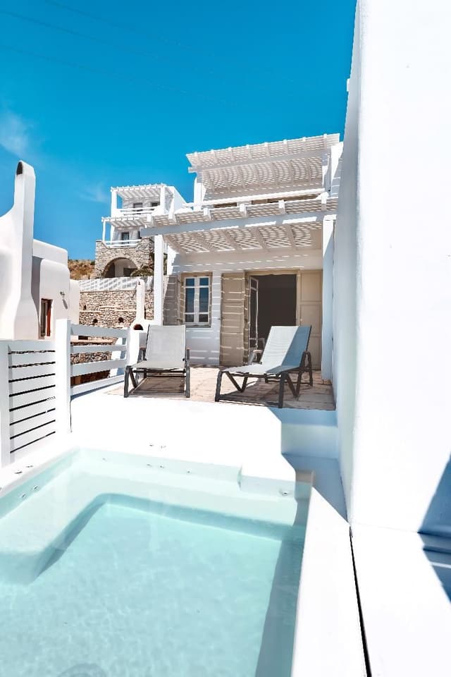 SUITE SUPERIOR WITH PRIVATE POOL