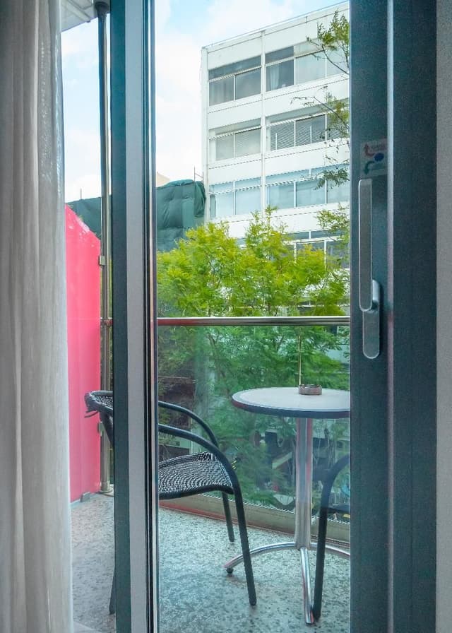 TRIPLE WITH BALCONY