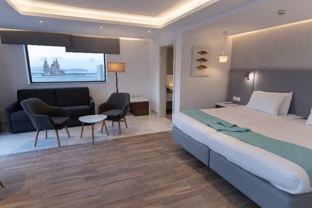 SUITE CAPACITY 1