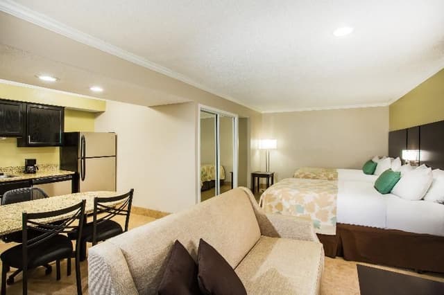 STUDIO TWO DOUBLE BEDS